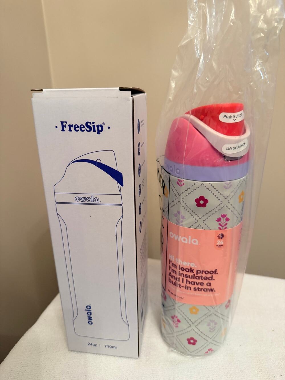 New Owala FreeSip insulated stainless steel water bottle. 24 oz / 710 ml